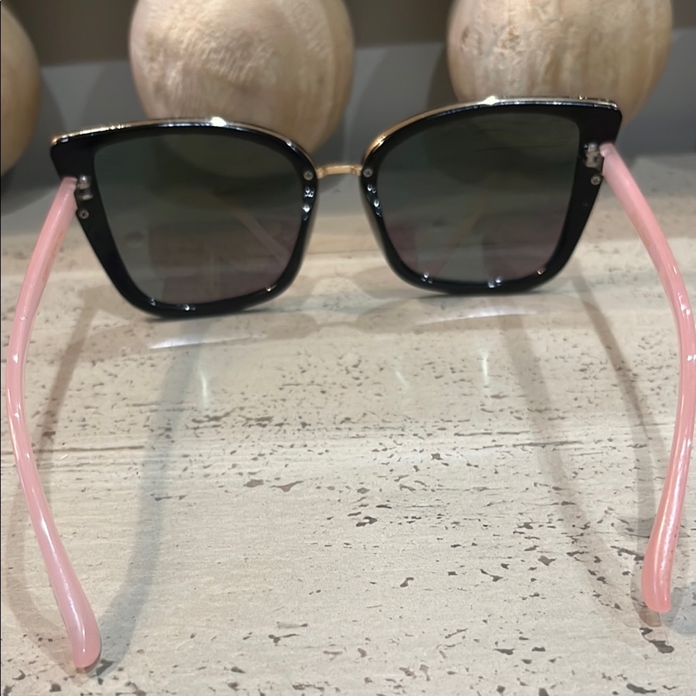 Betsey Johnson Cat Eye Ombré Rainbow fashion Chic Black and Pink Sunglasses - Picture 3 of 5